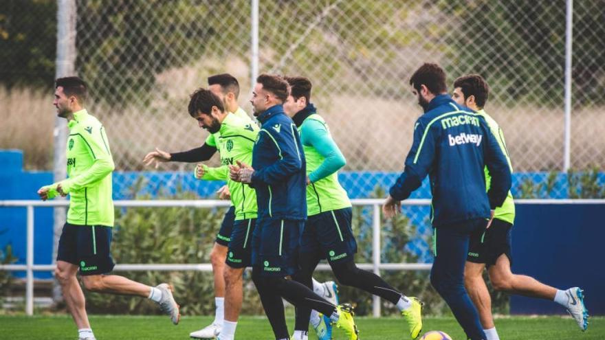 El Levante UD cierra el año con un entrenamiento en Buñol