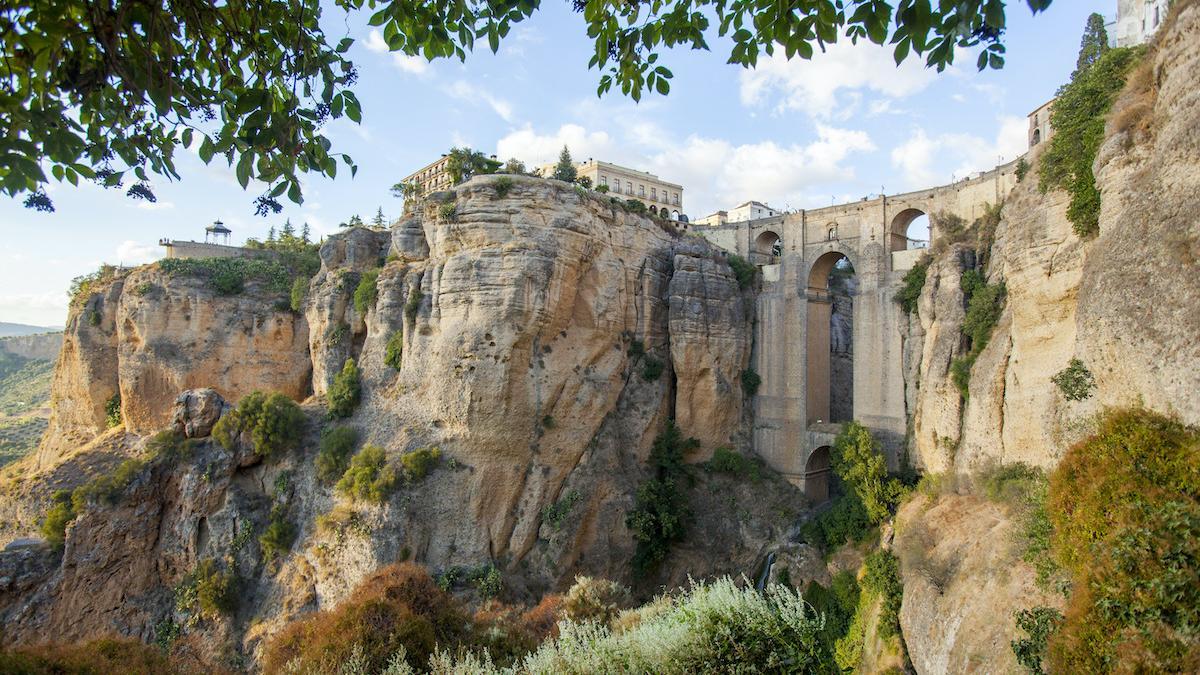 Ronda, la ciudad soñada, entre los maravillosos destinos que te traemos hoy para que descubras el interior de Andalucía.