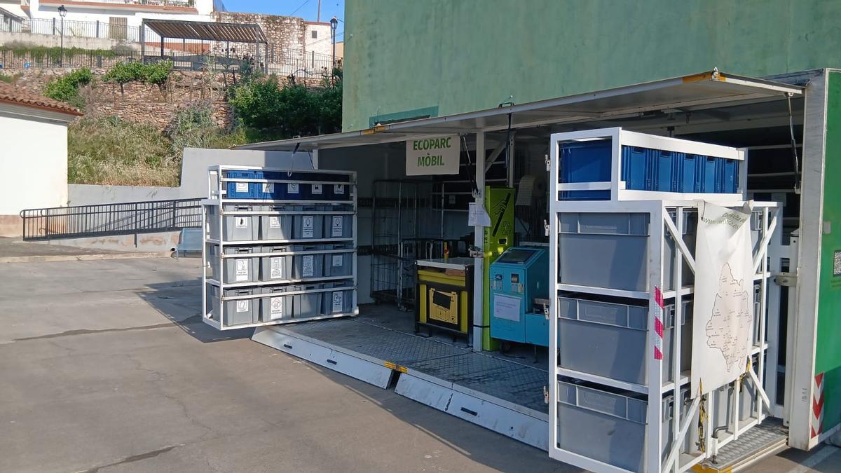 El 'Ecomóvil’ de Reciplasa en Ayódar.