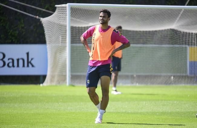 Entrenamiento de la UD Las Palmas en Barranco ...