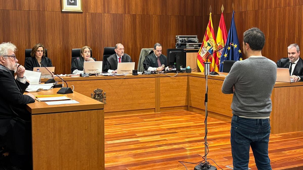 El acusado, este martes, en el banquillo de los acusados de la Audiencia Provincial de Zaragoza.