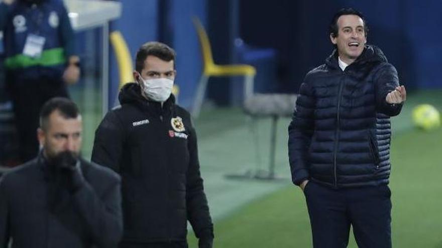 Unai Emery y Diego Martínez, durante el partido de La Cerámica.