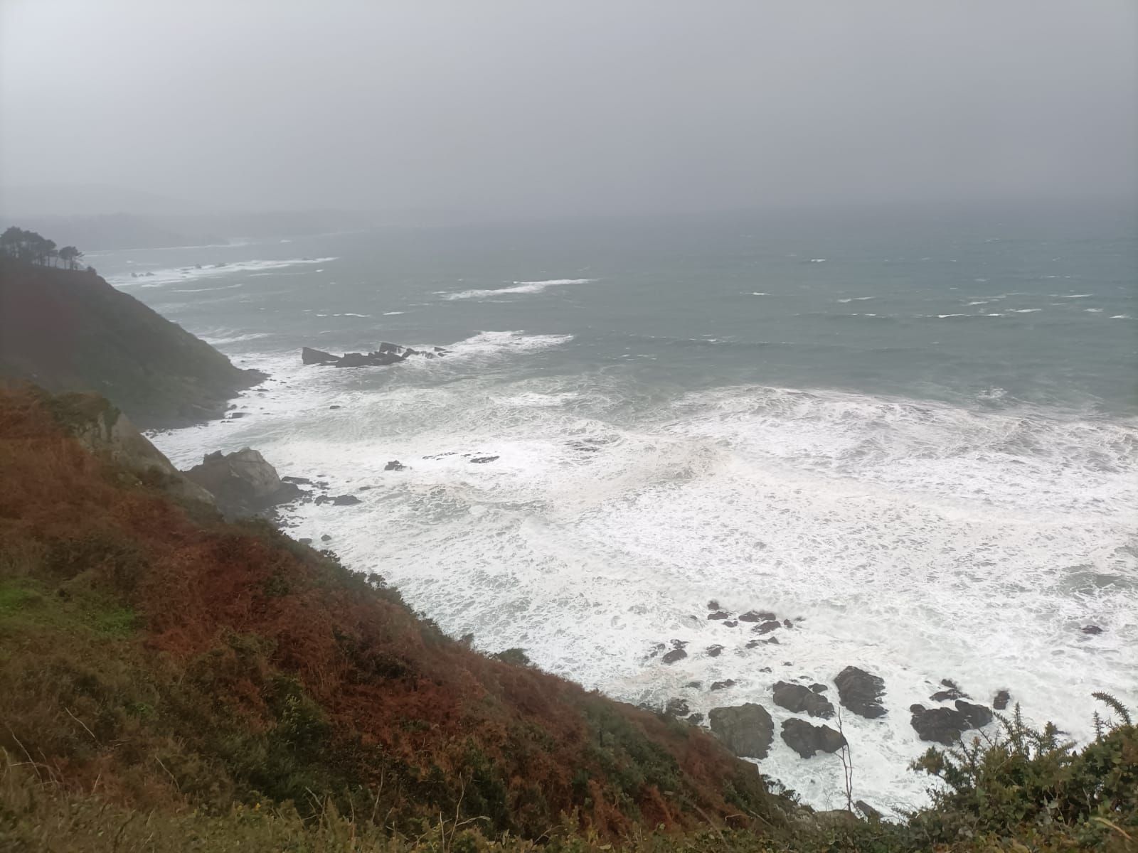 EN IMÁGENES: El temporal en Asturias deja las primeras inundaciones por las lluvias, incidencias en los trenes y vuelos suspendidos