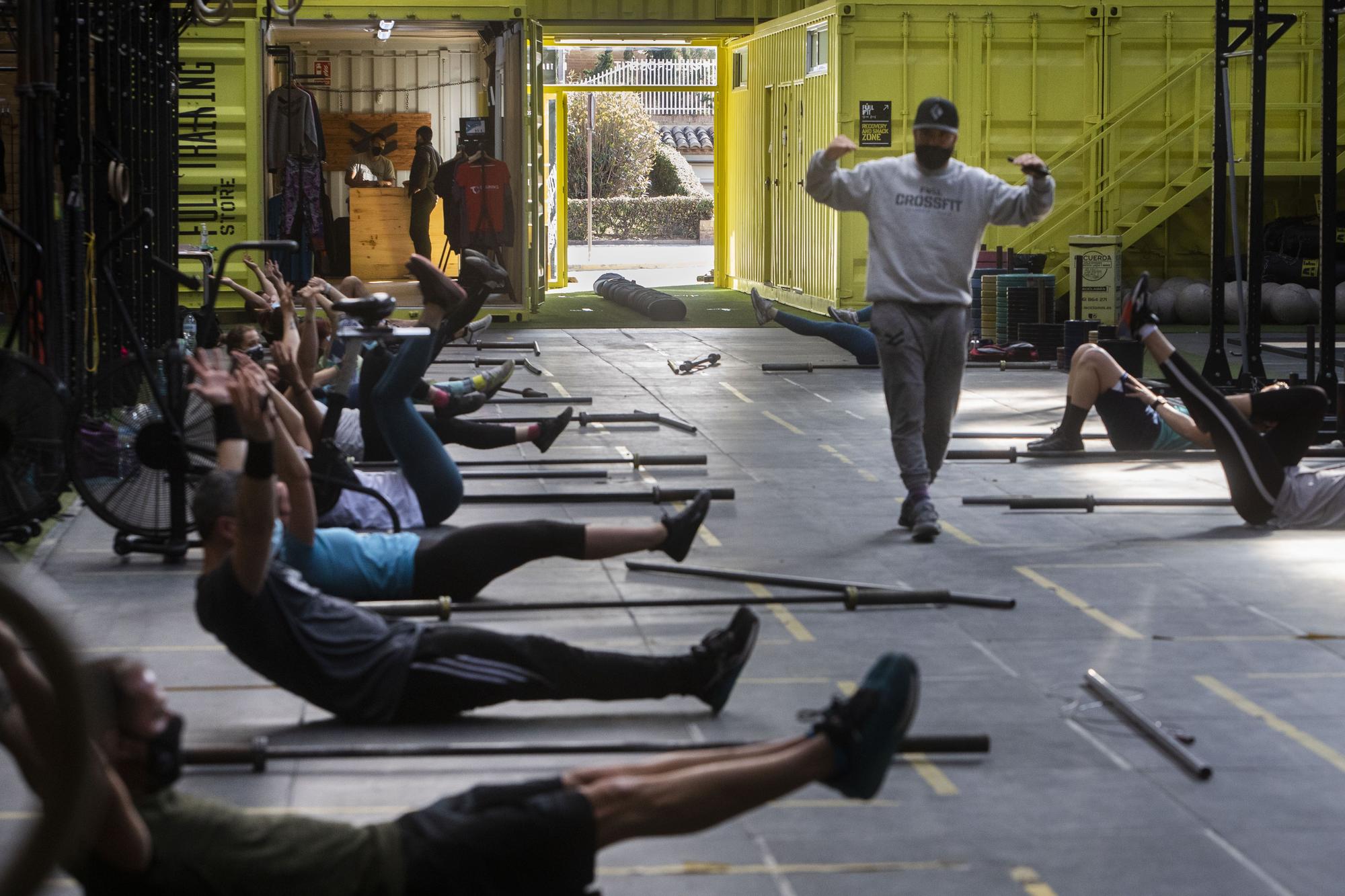 Mascarilla, distancia y desinfectante: la vuelta a los gimnasios en la Comunitat