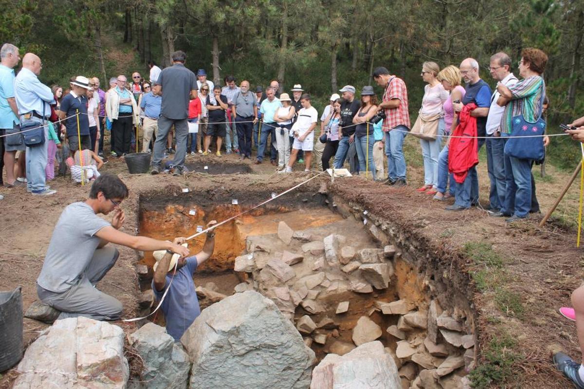 Jornada de puertas abiertas en el dólmen de Salas