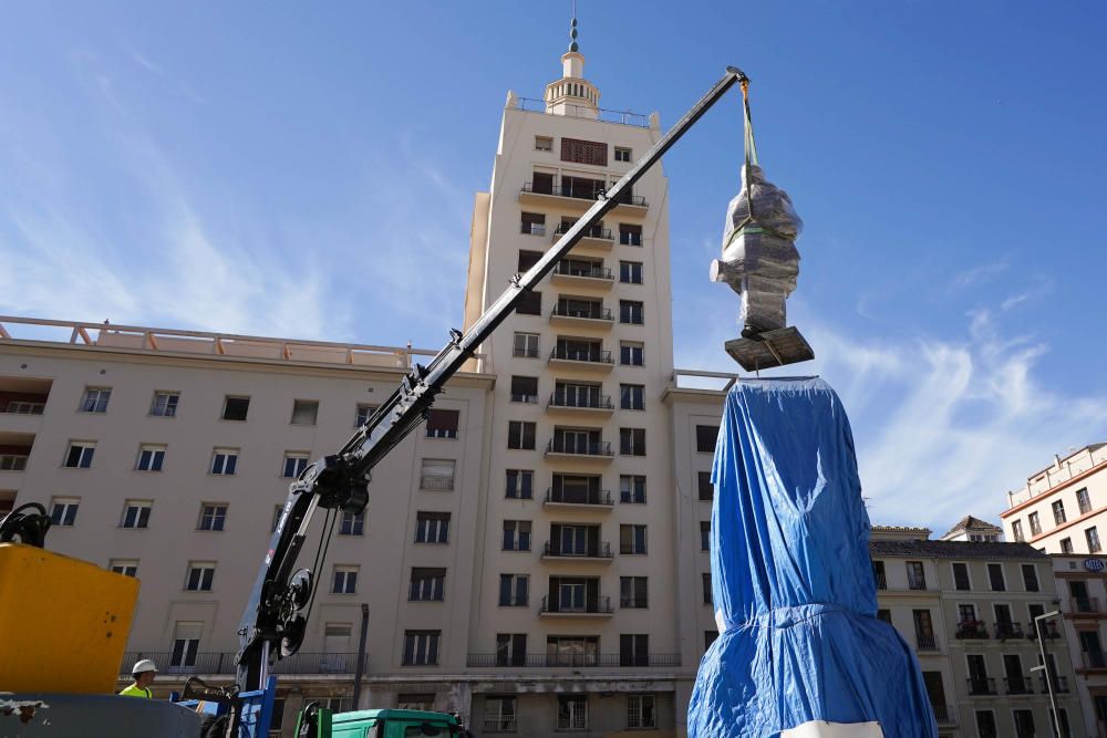 La escultura del Marqués de Larios vuelve a la Alameda