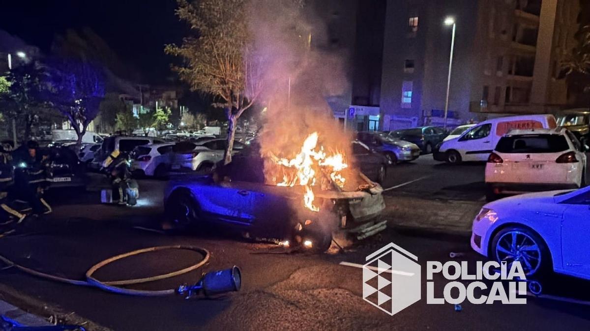 Un vehículo también resultó calcinado