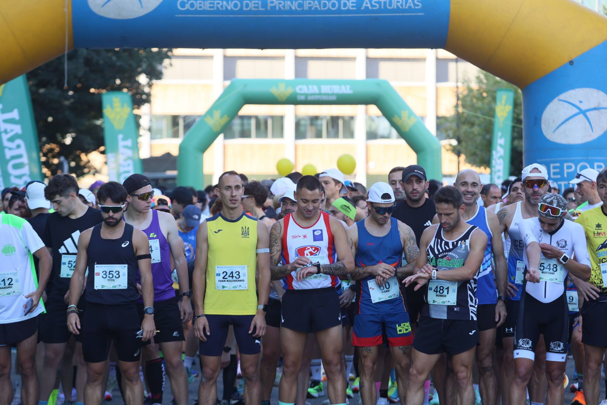 Marco García y Lola Pérez reinan en una media maratón “de récord” en Oviedo