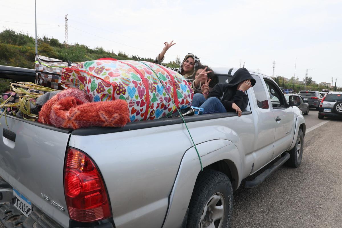 Miles de desplazados regresan a sus hogares en el Líbano Miles de desplazados regresan a sus hogares en el Líbano
