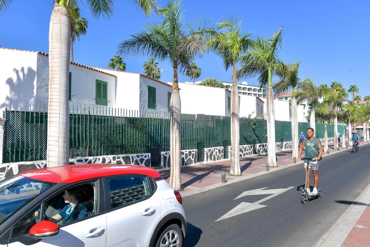 Imagen del exterior de un complejo turístico de Playa del Inglés.