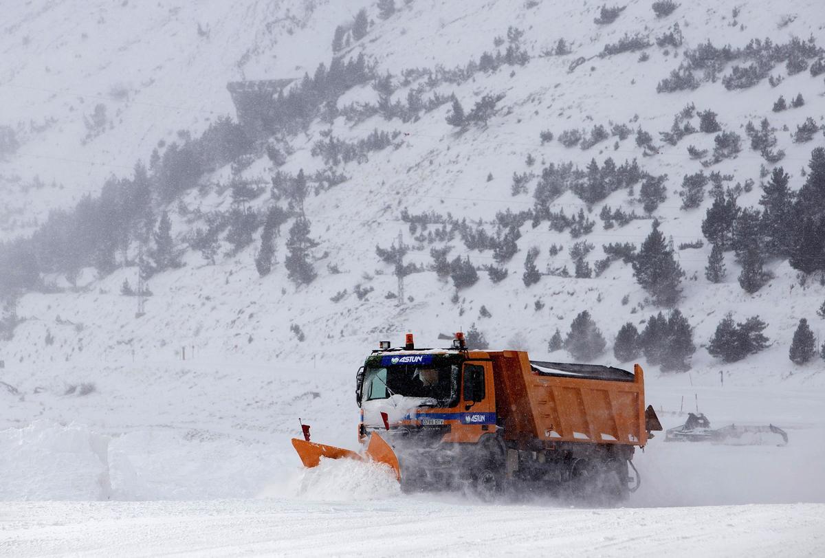 Protecció Civil alerta de nevades a 400 metres a l’interior de Catalunya i el Pirineu