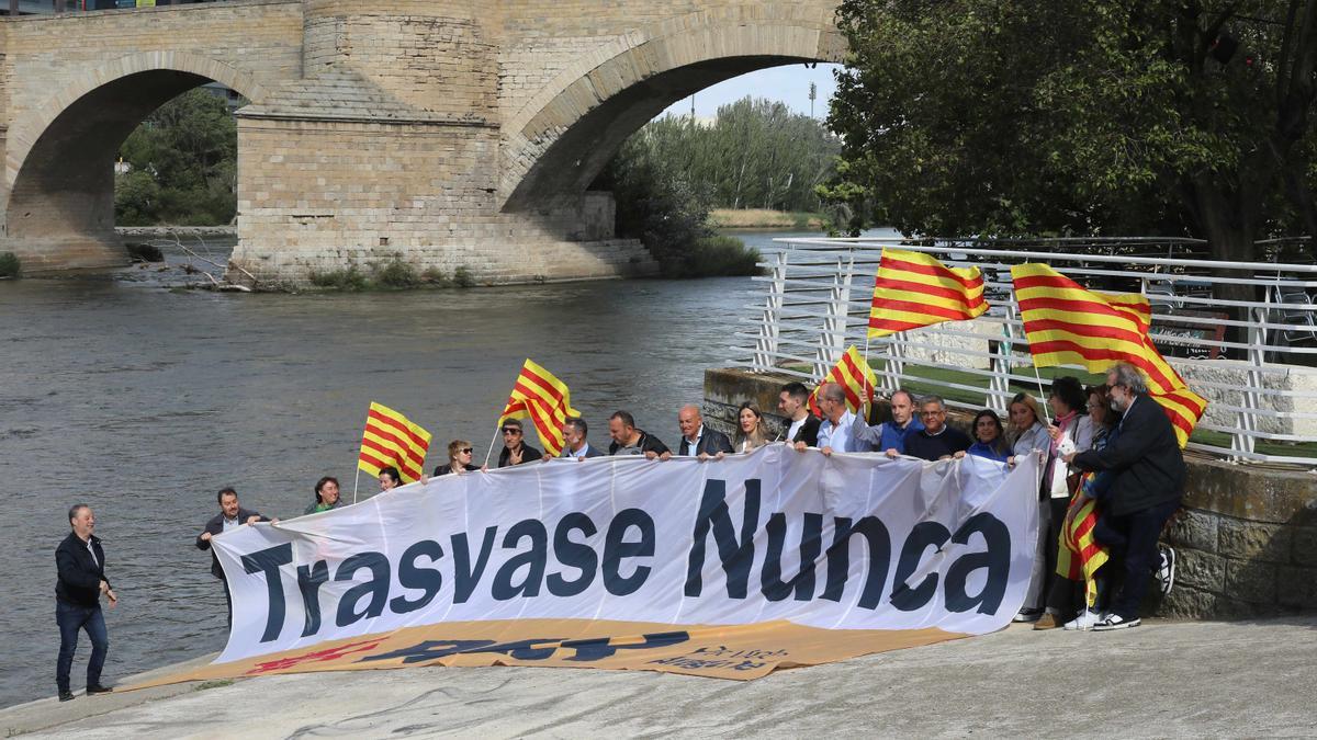 ACTO ELECTORAL DEL PAR EN PROTESTA CONTRA EL TRASVASE DEL EBRO.