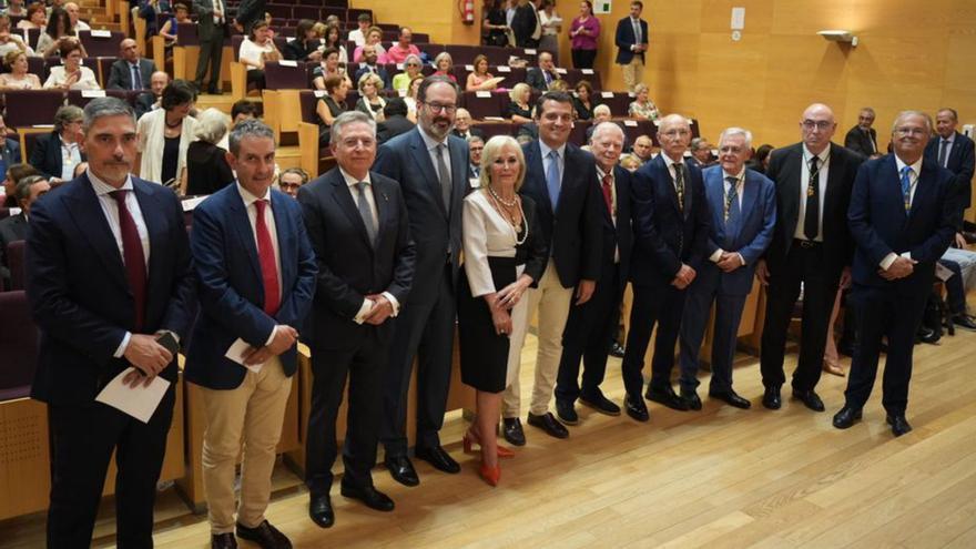 Foto de familia del acto de apertura del curso en la Real Academia.