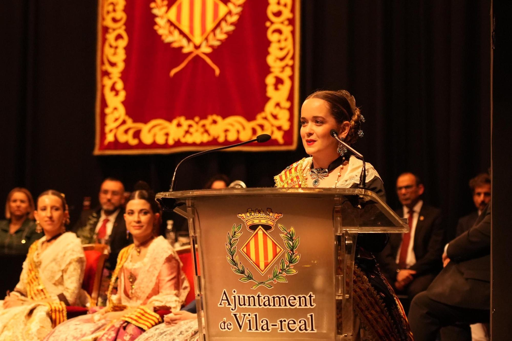 El homenaje a la reina de las fiestas de Vila-real del 2023, Gracia Gumbau, y su corte de honor, en imágenes