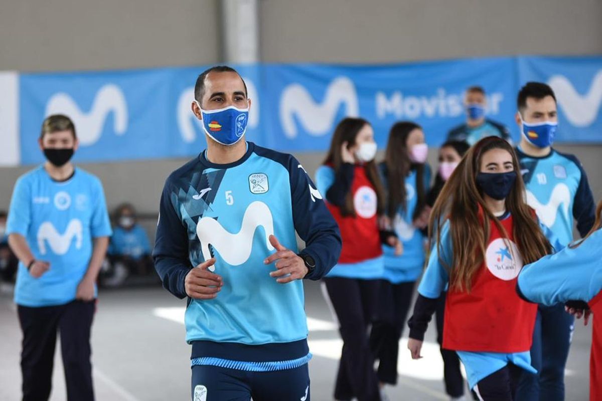El Movistar Inter hace más azul que nunca el patio de Salesianos