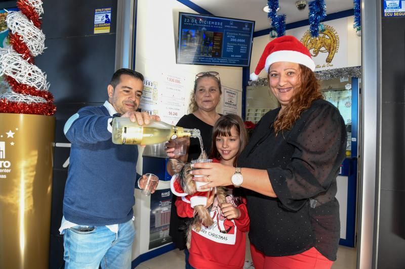 22-12-19  GRAN CANARIA. ZONA SUR. SAN BARTOLOME DE TIRAJANA. Seguimiento de la Loteria de Navidad en la Zona Sur, en la foto la Administracion de Loteria del Centro Comercial El Tablero que dio un 5º Premio. Fotos: Juan Castro.  | 22/12/2019 | Fotógrafo: Juan Carlos Castro