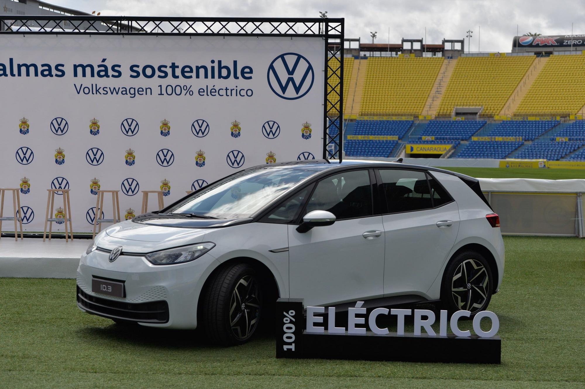 La UD Las Palmas recibe la nueva flota de coches eléctricos Volkswagen ID.3