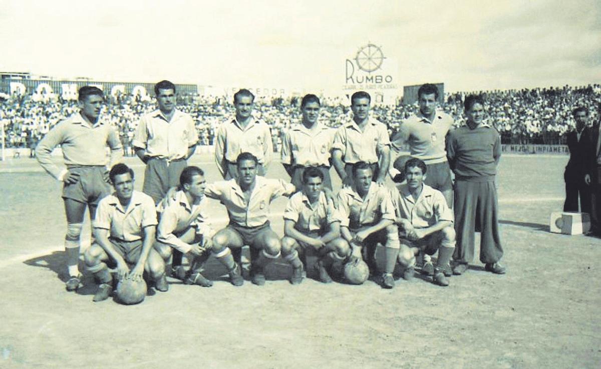 Formación de la UD Las Palmas que lograba el ascenso a Primera División en 1951.