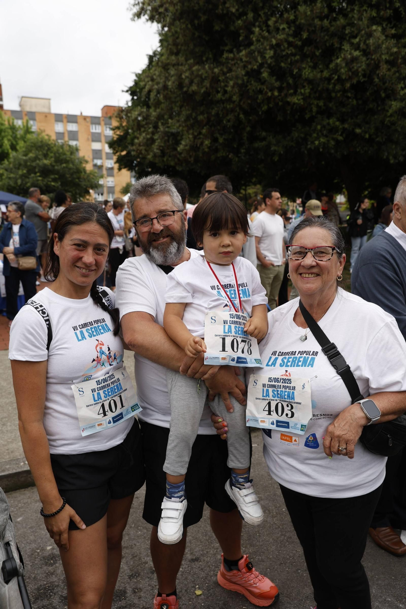 La carrera popular solidaria en El Llano, en Gijón, en imágenes