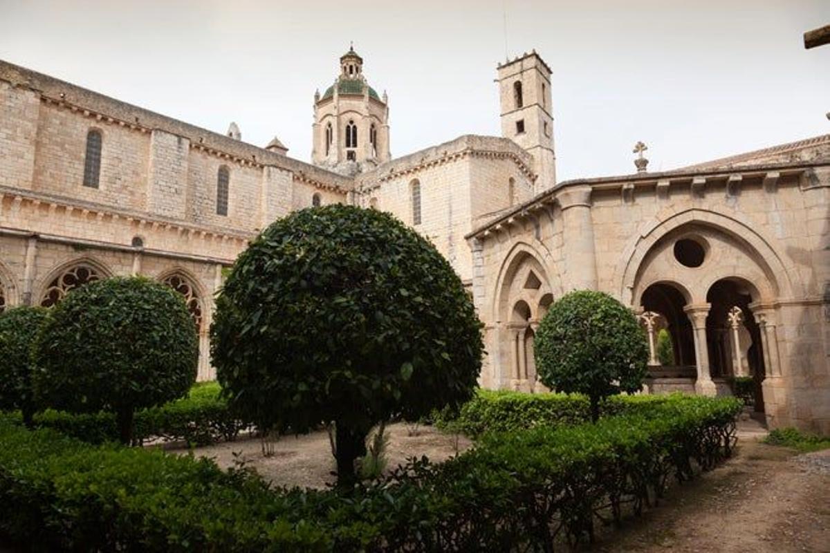 Zonas exteriores del monasterio de Santes Creus.