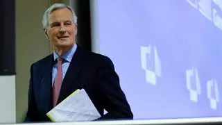 El primer ministro francés, Michel Barnier, supera la primera moción de censura con el apoyo de la extrema derecha