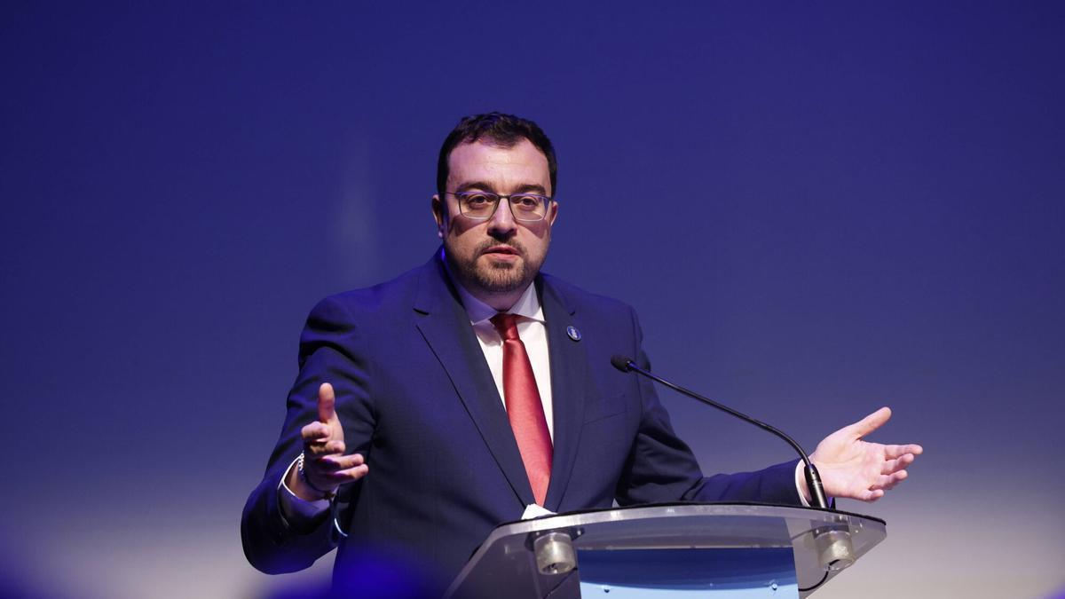 Barbón define a los ayuntamientos como "aliados imprescindibles" y proclama que "es un tiempo precioso para continuar trabajando juntos"