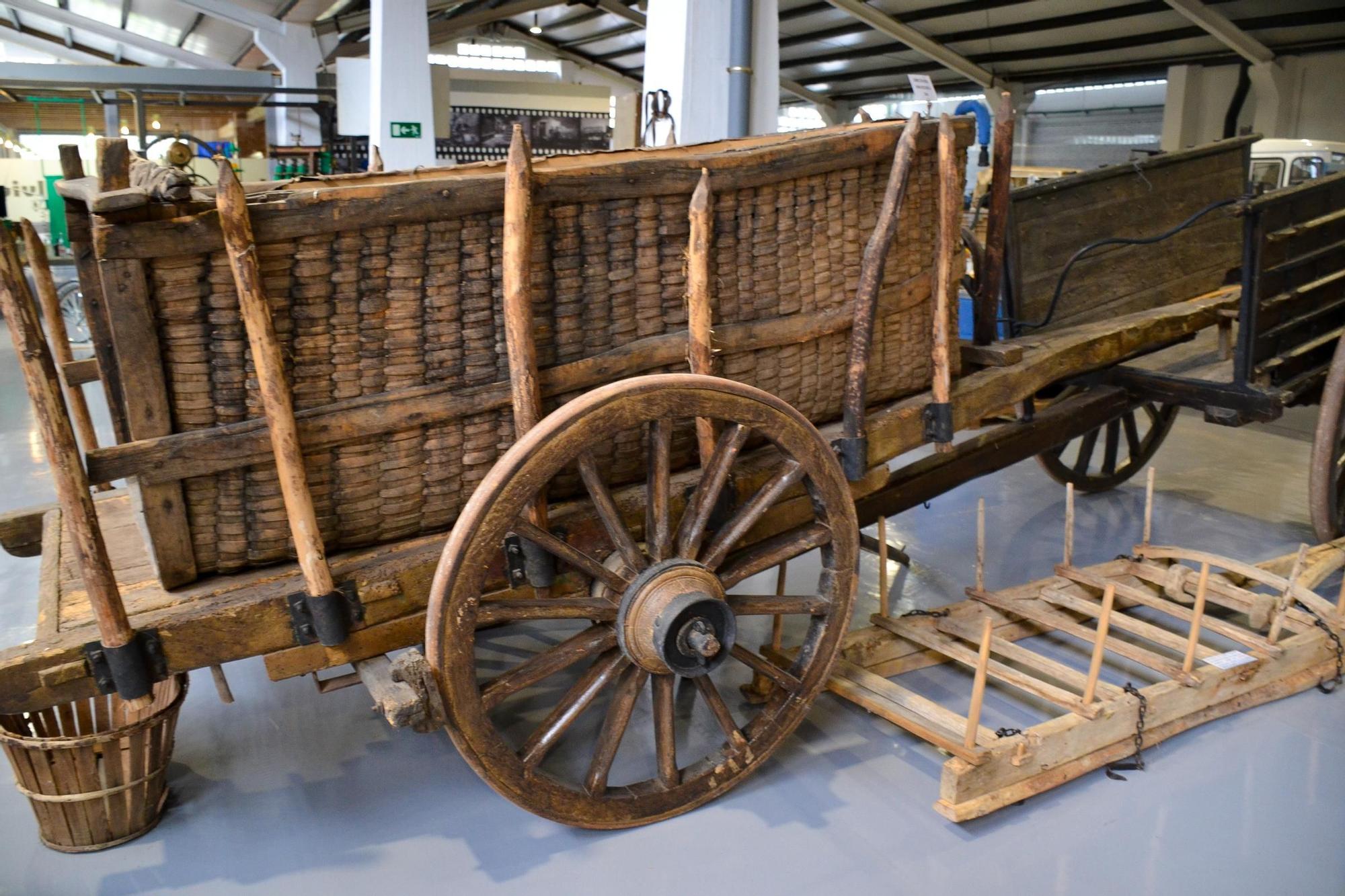 Ún de los carros de la colección d&#039;Ángel Ménéndez espuestu en Las Ayalgas de Silviella.