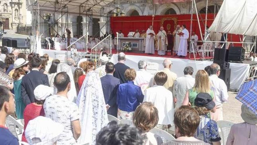 El arzobispo de Santiago preside la celebración del Corpus Christi en A Coruña