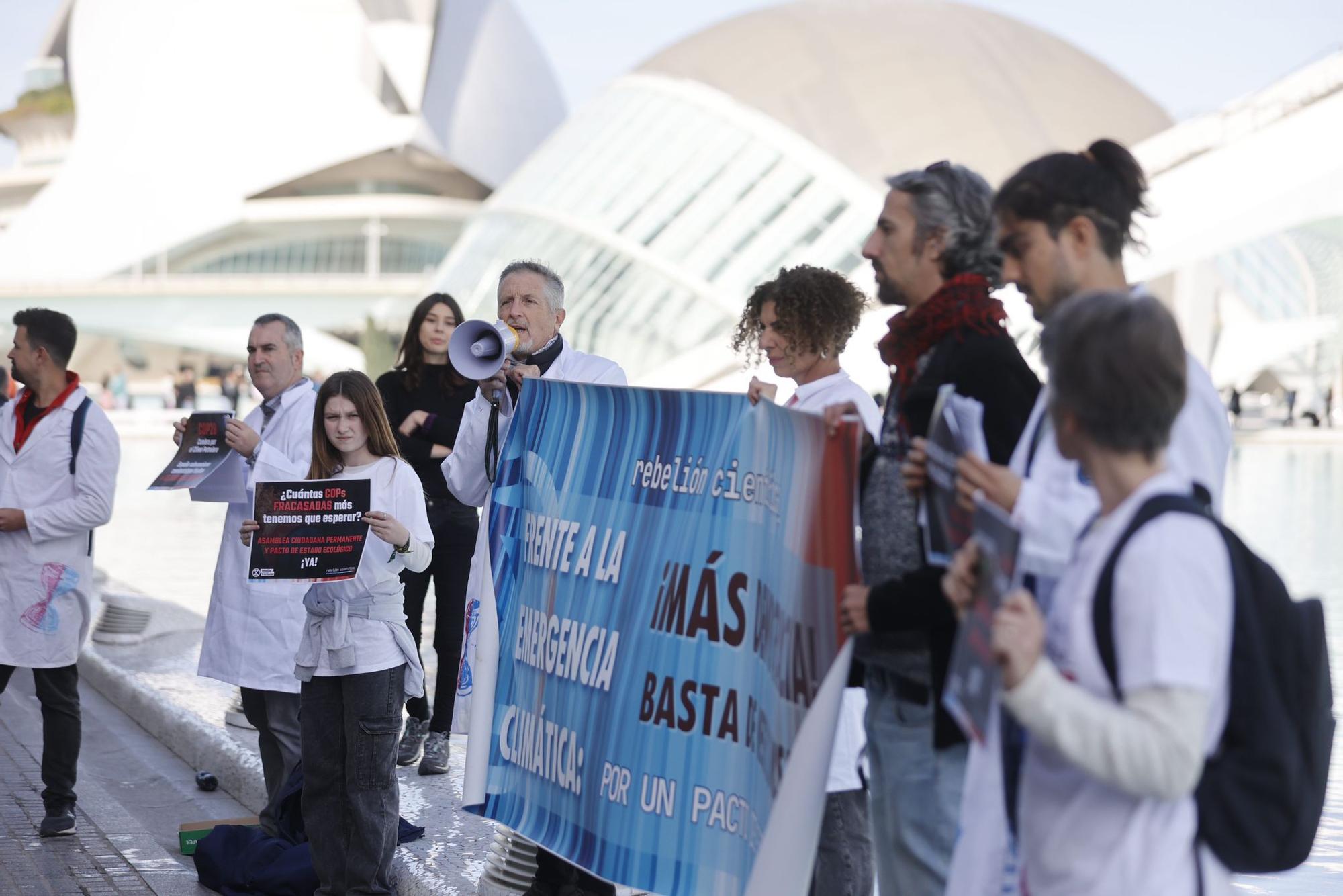 Protesta en favor del cambio climático en la Ciudad de las Artes