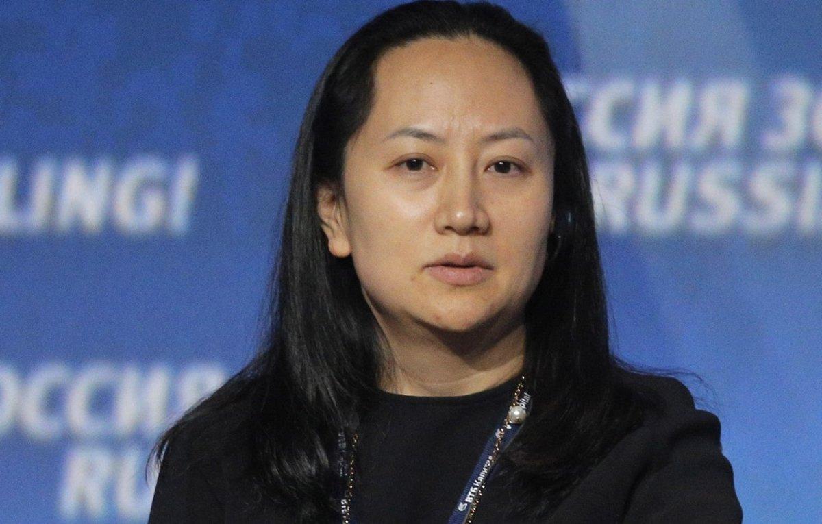 SHP15. MOSCÚ (RUSIA), 05/12/2018.- Fotografía de archivo del 2 de octubre de 2014, muestra a Meng Wanzhou, directora financiera de Huawei, mientras participa en el foro de inversión VTB Capital’s ’RUSSIA CALLING’ en Moscú (Rusia). La directora financiera del gigante electrónico chino Huawei, Wanzhou Meng, fue arrestada por las autoridades canadienses para ser extraditada a Estados Unidos por la supuesta violación de las sanciones impuestas por Washington contra Irán, anunció hoy el Gobierno de Canadá. EFE/MAXIM SHIPENKOV/ARCHIVO