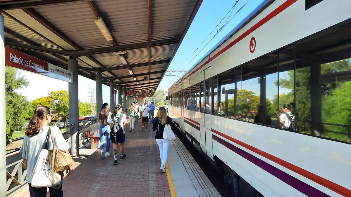 La estación de Cercanías de Renfe en el Palacio de Congresos y Exposiciones de Sevilla (Fibes).