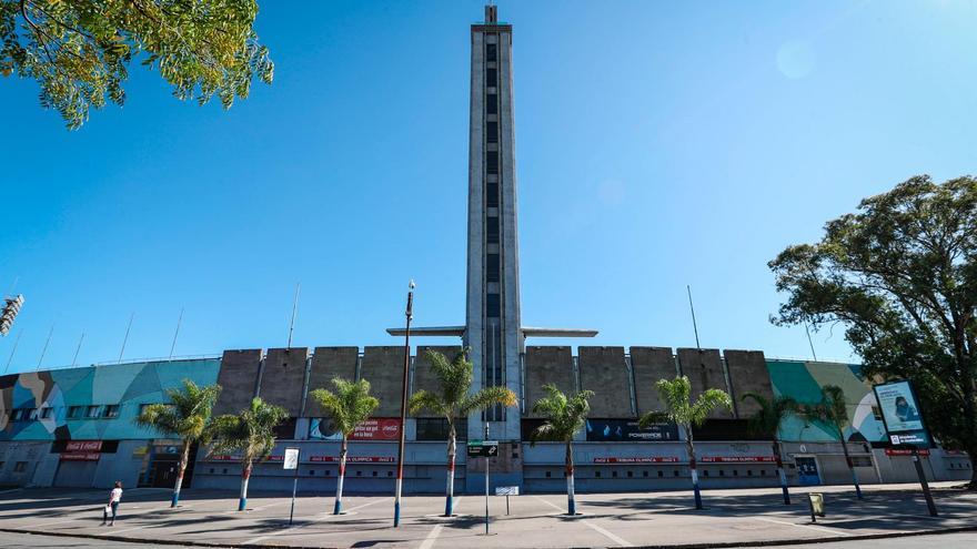 Vista de los alrededores del estadio Centenario en foto de archivo de Federico Anfitti. EFE