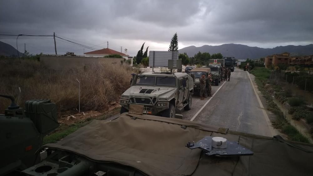 Imagen del despliegue militar en la Vega Baja para auxiliar a vecinos afectados por la gota fría.