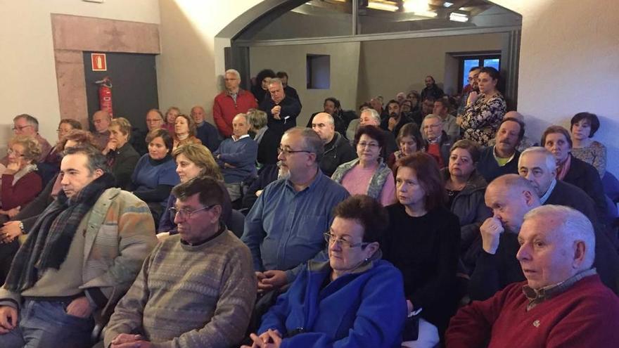 La sala polivalente de la Casa de Cultura de Grado, llena de vecinos de todos los concejos.