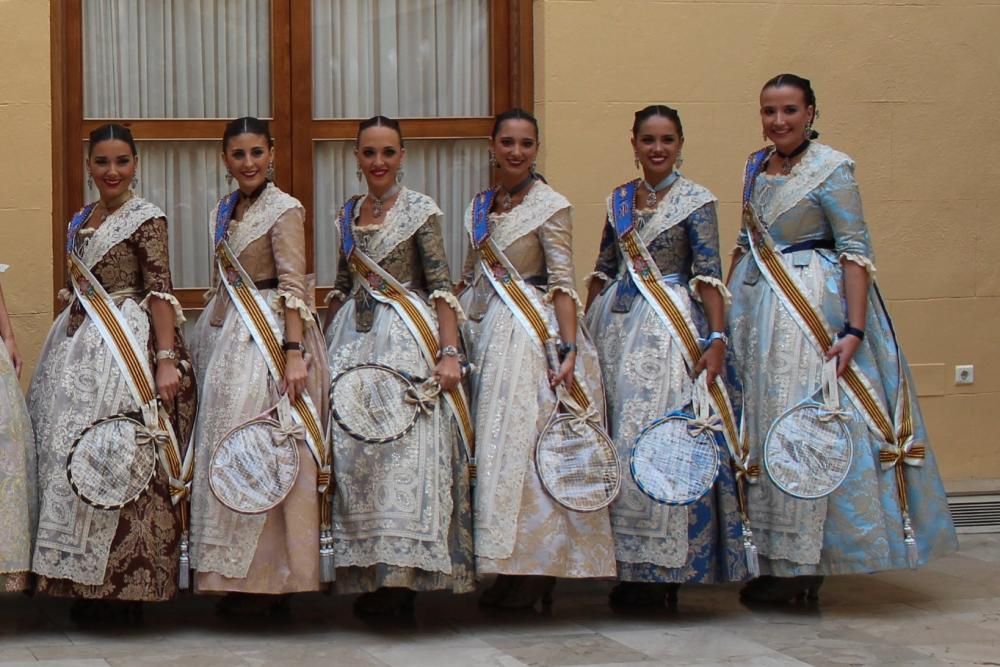 Tres generaciones de falleras en la Batalla de Flores