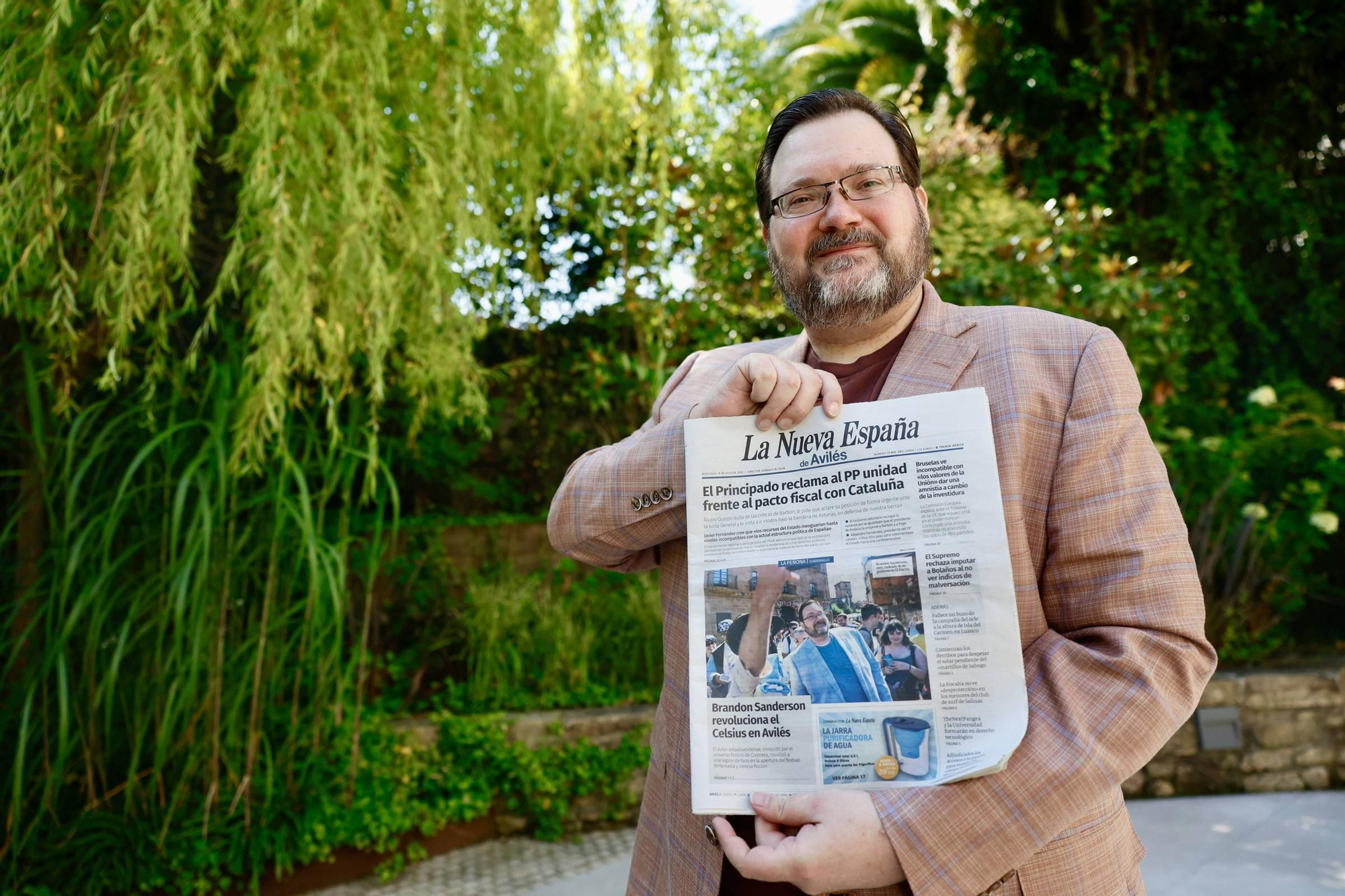 EN IMÁGENES: Brandon Sanderson desata la locura en su segundo día en Avilés