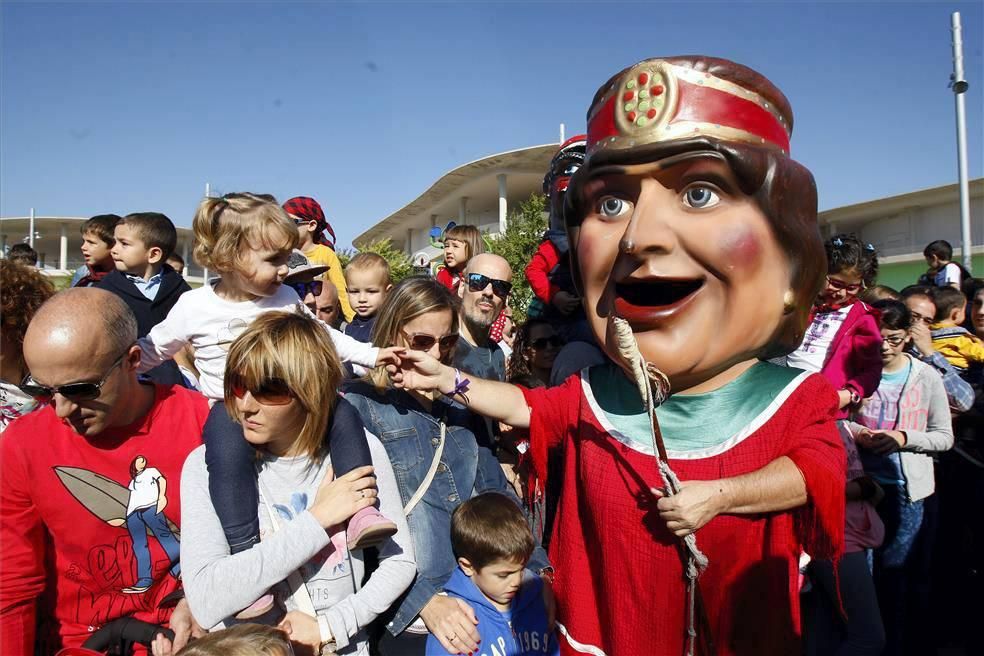 Gigantes y cabezudos en la Expo