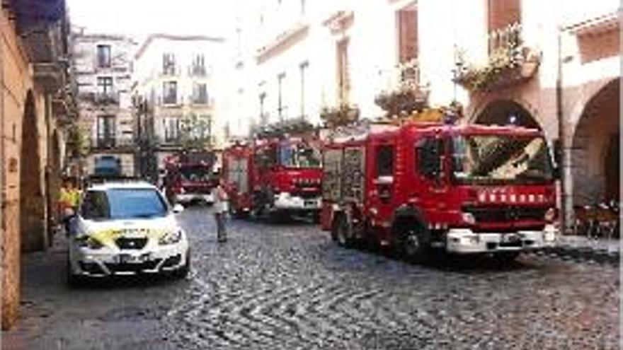 Incendi al bar Antiga de la Plaça del Vi