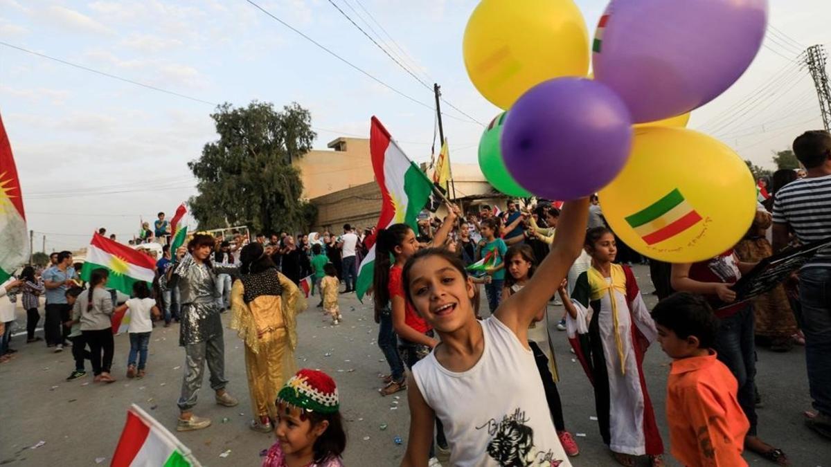 zentauroepp40283747 a syrian kurdish girl celebrates with balloons in the northe170926164959