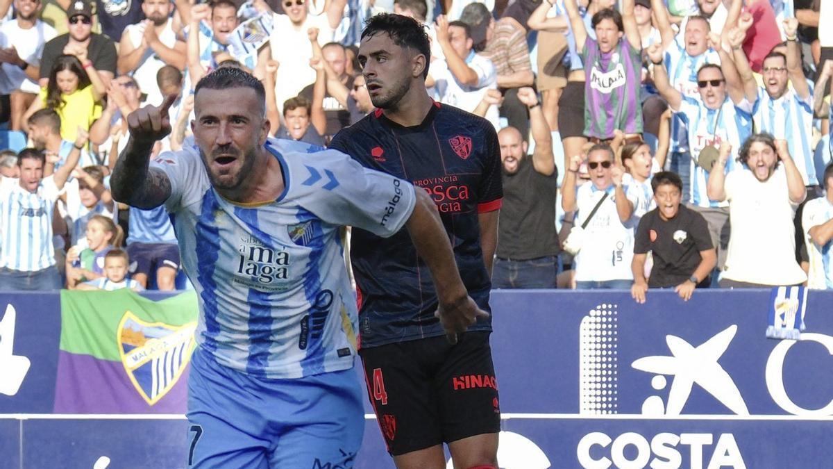 Dioni celebra el gol de la única victoria del Málaga CF sobre el SD Huesca