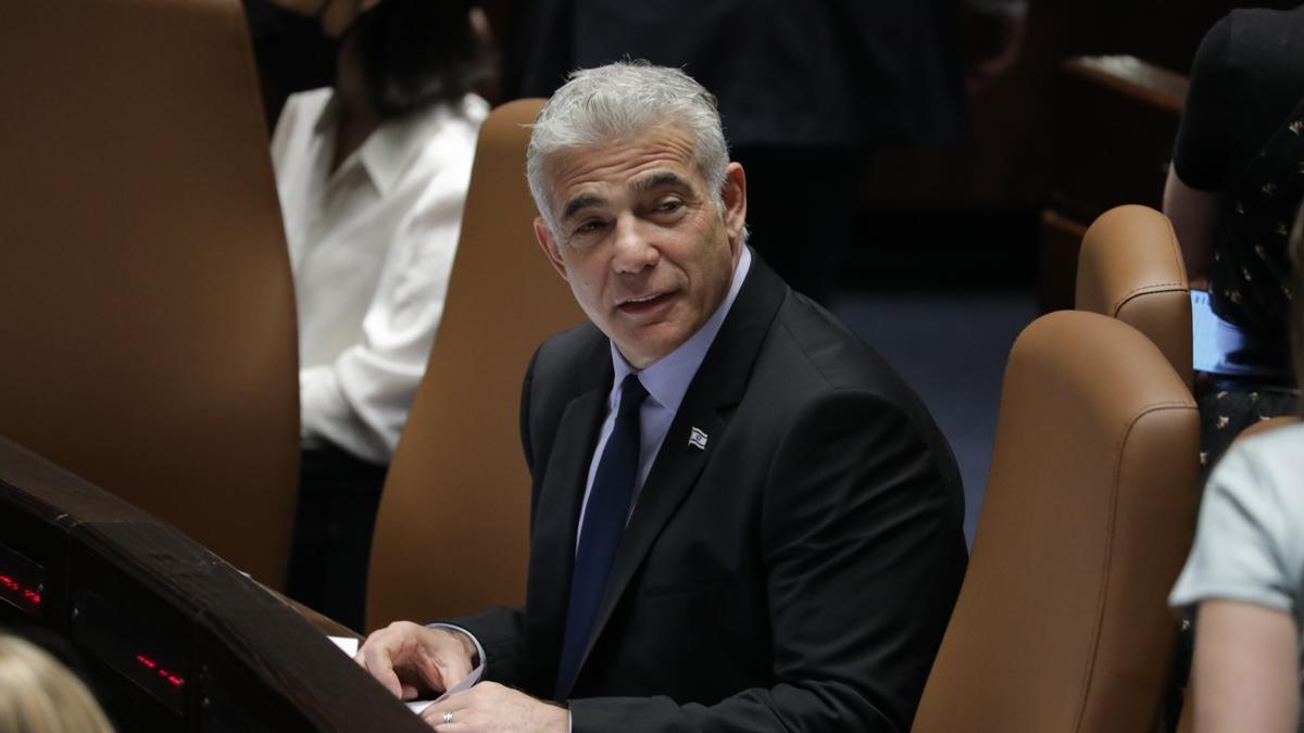 El ministro de Exteriores, Yair Lapid, se convertirá en primer ministro en funciones.