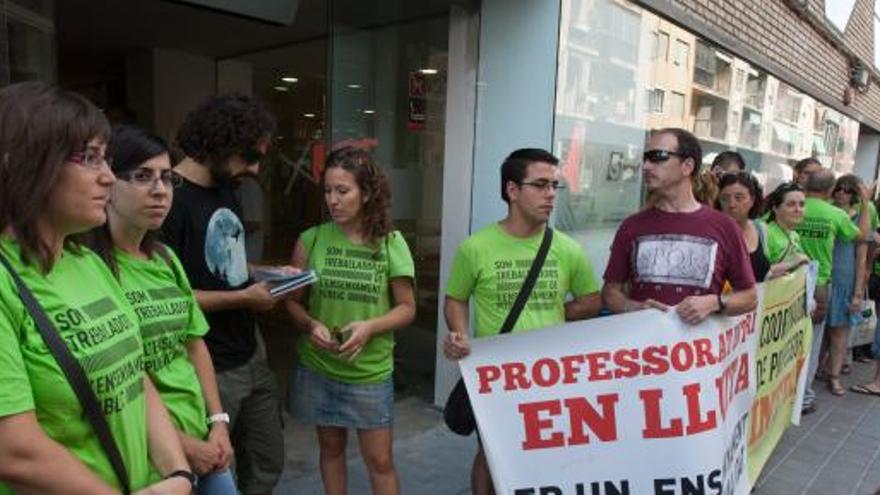 Algunos profesores en una manifestación en Alicante