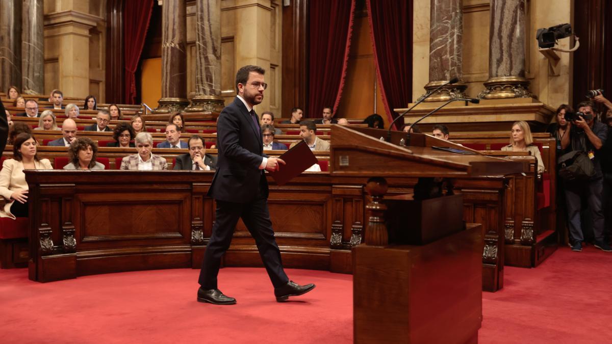 El president de la Generalitat, Pere Aragonès, a l&#039;hemicicle durant el debat de política general al Parlament