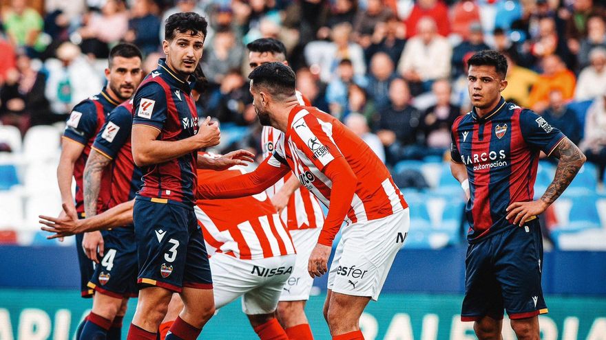 Álex Muñoz llega gratis al Almería