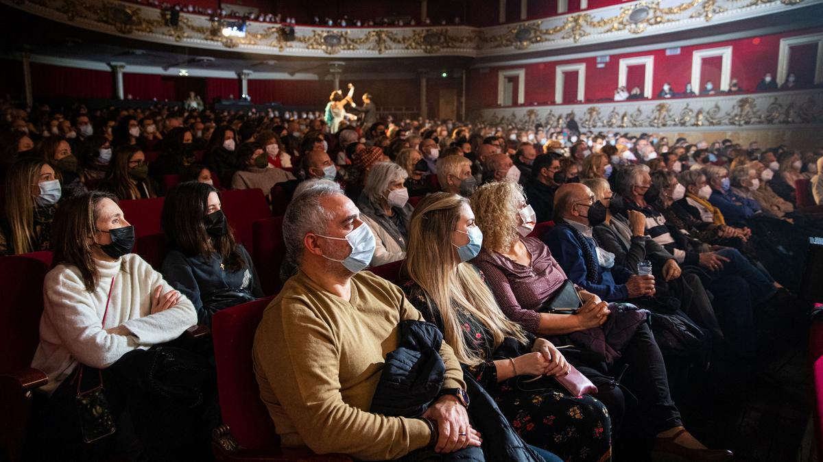 Contagis d’artistes i devolució d’entrades: l’òmicron acorrala els teatres de Barcelona