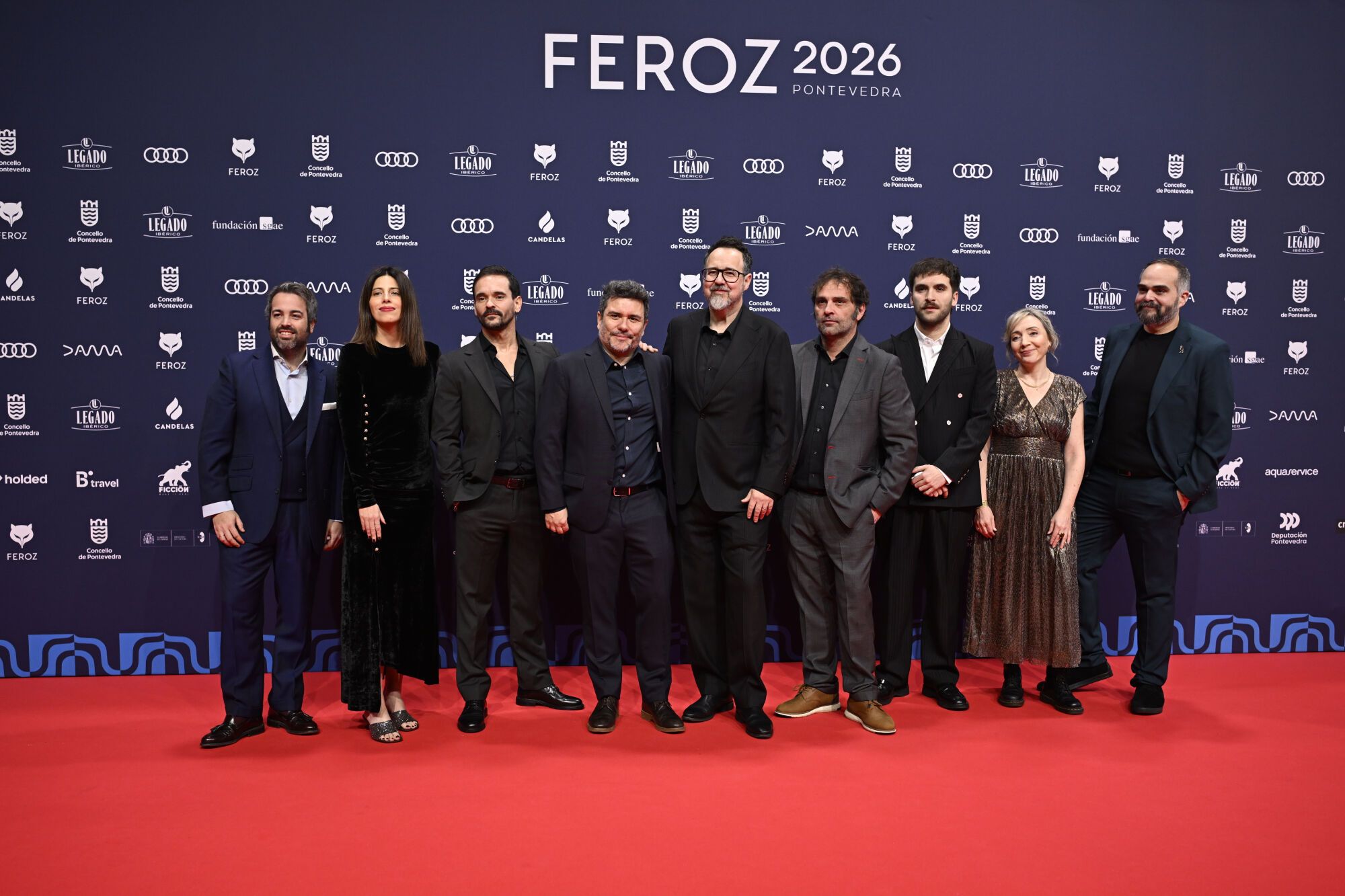 PONTEVEDRA, 24/01/2026.- Integrantes del equipo de la serie ´La Suerte´ posan a su llegada a la gala de entrega de los Premios Feroz 2026, organizada por la Asociación de Informadores Cinematográficos de España (AICE), hoy sábado en el Pazo da Cultura de Pontevedra. EFE/Brais Lorenzo