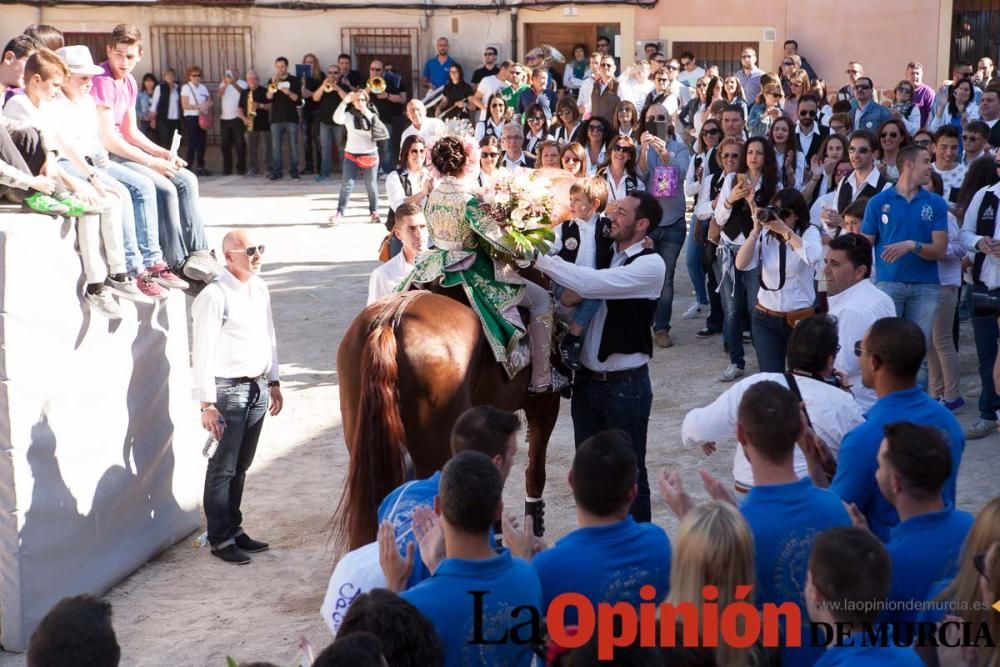 Día uno de mayo, entrada de caballos al Hoyo