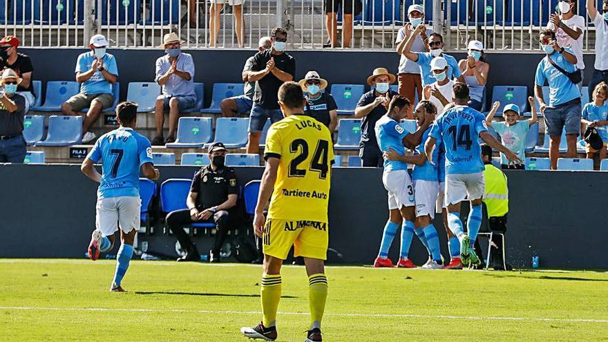 Los futbolistas del conjunto celeste festejan su gol. | ZOWY VOETEN