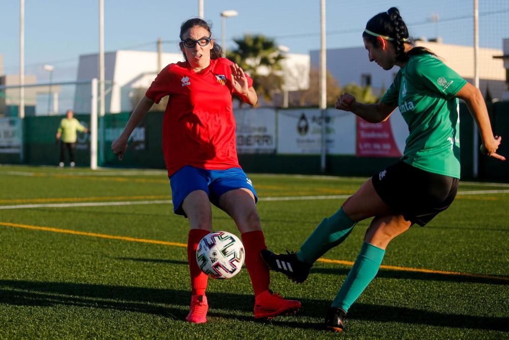 El representante ibicenco en la Liga Autonómica femenina arranca goleando al Atlético Collerense en una temporada muy ilusionante para el club verdinegro