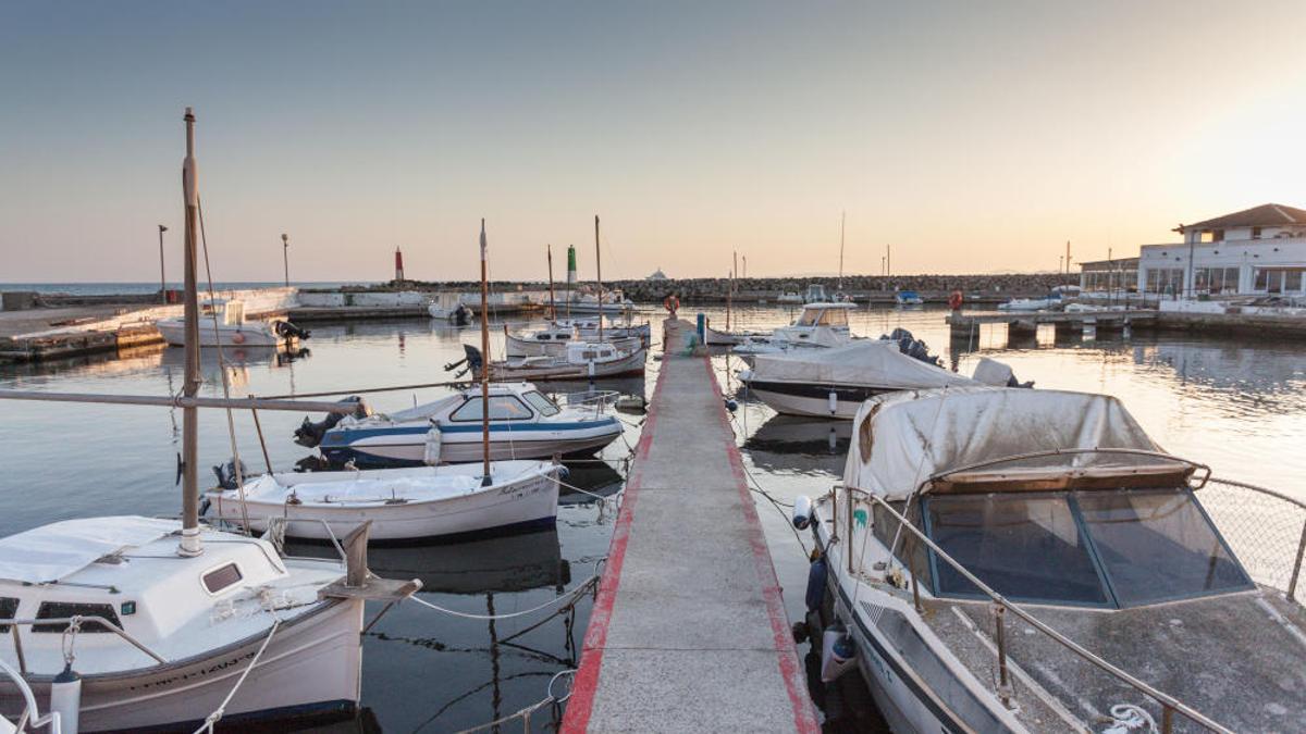El puerto del Molinar comienza a vaciarse después del ultimátum a los amarristas
